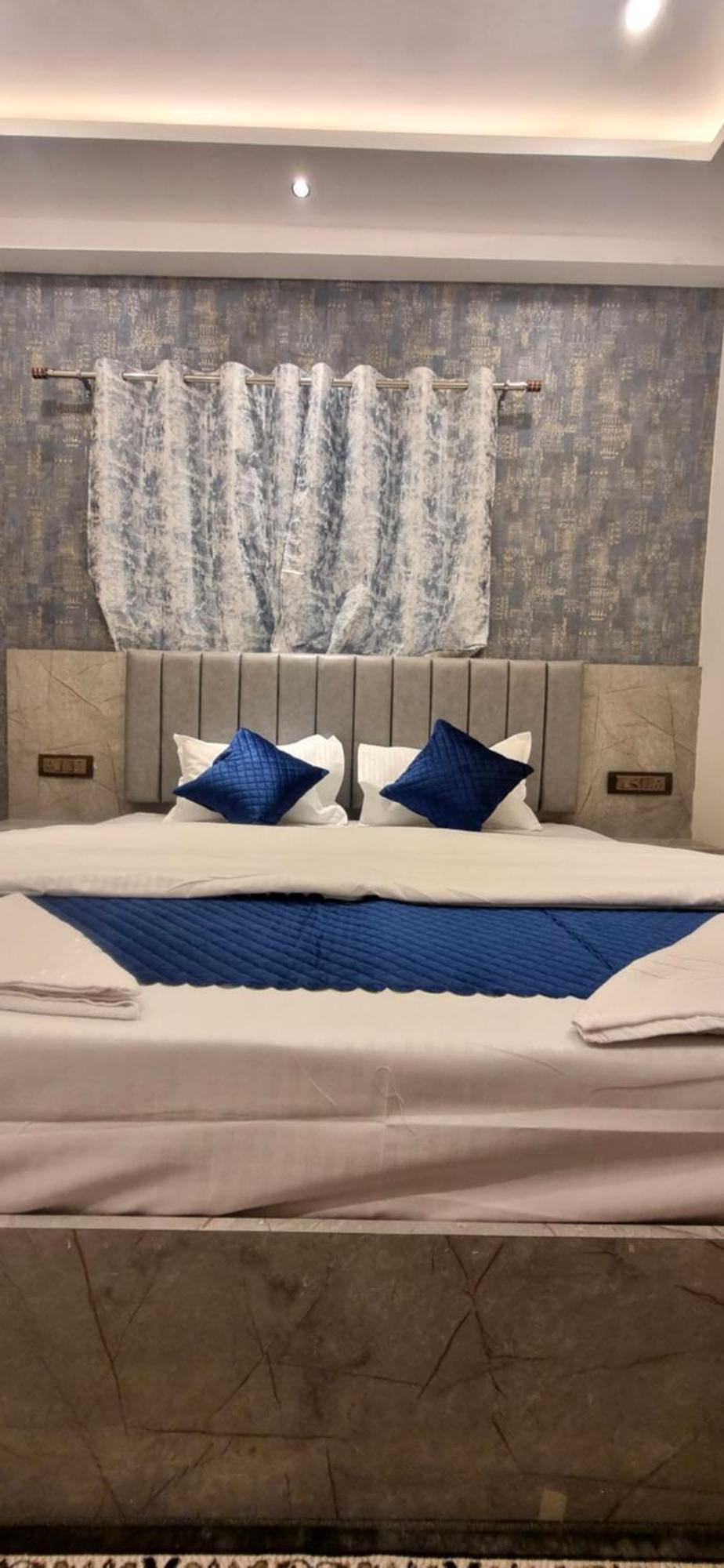 Mm Grand Hotel Варанаси Екстериор снимка